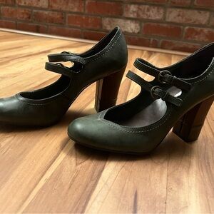 Green Women's Mary Jane Heels